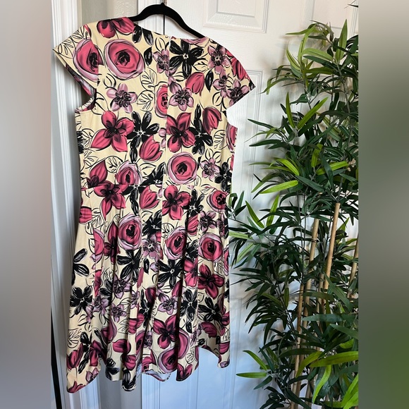 NWOT Retro Sweetheart Neckline Swing Dress in Floral Pattern - Picture 11 of 11